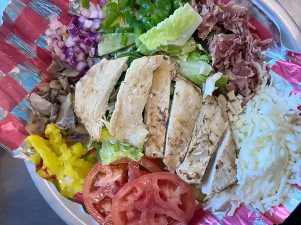 Grilled chicken salad with tomatoes, onions, lettuce, and rice